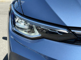LEDマトリックスヘッドライト「IQ.LIGHT」。対向車や先行車を検知し、LEDを個別制御。まぶしさを抑えながら、夜間の視界をしっかり確保します。