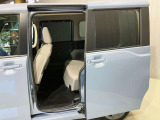 【両側オートスライドドア】子供を乗せたりするのにも隣のお車を気にせずストレスフリー★雨の日などはリモコンキーからドアの開閉ができとても便利な両側オートスライドドア★