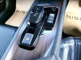 e-POWERならではの、スタイリッシュなシフトノブ周りが非常にかっこいいですね。