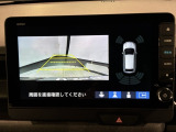 リバースギアに入れるだけで後方の表示へ切り替わります。夜間や雨の日の駐車も楽になりますよ。