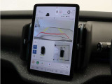 360&deg;ビューカメラは、自車を真上から見下ろすバードアイ映像を表示します。また、フロントビュー、リアビュー、サイドビューの単独表示や、自車周辺の様子を直感的に把握できる3D表示にも対応しています。