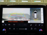 パノラミックビューモニター付きです。車両を上から見たような映像をディスプレイオーディオ画面に表示。運転席からの目視だけでは見にくい、車両周辺の状況をリアルタイムでしっかり確認できます。