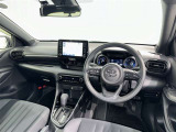 運転席まわりです。 各操作スイッチは使いやすい位置に配置されてます。