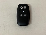 スマートキーを装備しています☆カギをカバンやポケットに入れて頂いた状態でドアロックの開閉やエンジンスタートをして頂けますよ!とても便利な装備です!