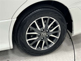 タイヤサイズは205/60R16!純正アルミホイール!残り溝は6ミリ程度です!