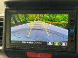 【バックカメラ】駐車時に後方がリアルタイム映像で確認できます。大型商業施設や立体駐車場での駐車時や、夜間のバック時に大活躍!運転スキルに関わらず、今や必須となった装備のひとつです!
