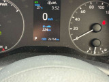 視認性に優れたメーターを採用しており、走行中でも車速や情報が分かりやすく表示されます。運転時の視線移動をむりのない範囲に抑え、快適で安心感のあるドライブをサポートします。
