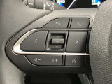 運転中、オーディオの操作をしてて、ハッとしたことはありませんか?ステアリングスイッチは、運転中でもハンドルでオーディオの操作が可能です。安全なドライブをサポートします。