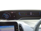 【メーターパネル】素早く車の情報が読み取れる、視認性に優れたシンプルなデザインのメーターパネルです。
