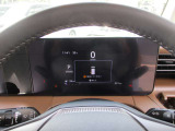 メーター中央に、様々な車両情報を表示してくれる、ディスプレイがついています。