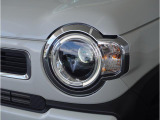 【ヘッドライト】省電力で長寿命の明るく運転しやすいLEDヘッドランプです。明るく照らすので暗い夜道からお客様を守ってくれます。お近くのスズキ自販島根までお越しください。