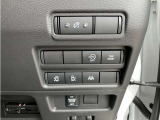 両側オートスライドドアです♪運転席のボタンやキーのボタンでも開閉できます!手荷物がいっぱいの時でも簡単にドアの開け閉めができるのでとっても便利です♪
