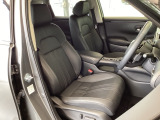 ゆったり座れる本革セパレートシートです。