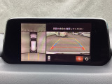 狭い場所での駐車やすれ違いなどでより的確な運転操作に役立つ360&deg;ビューモニターが装備されています。
