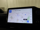スマホをクルマとつなぐだけで、おなじみのアプリをディスプレイオーディオ上で気軽に使えるようになります。スマホと同じ感覚の画面タッチ操作はもちろん、ハンズフリー通話や各種機能を音声操作出来ます(^^)/