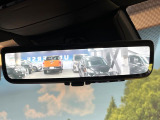 【デジタルインナーミラー】後席の大きな荷物や同乗者で後方が確認しづらい時でも安心!カメラが撮影した車両後方の映像をルームミラー内に表示。クリアな視界で状況の確認が可能です!