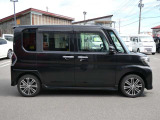 すべての車に外装のコーティングと各種ルームクリーニングを施工いたします!外装も内装も愛車はいつもピカピカキレイが気持ちいいですね♪