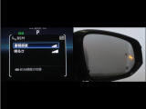 隣車線を走る車両をレーダーで検知し、ドアミラーでは確認しにくい後側方エリアに存在する車両に加え、急接近してくる車両も検知します。車両を検知するとドアミラーに搭載されたLEDインジケーターが点灯します。