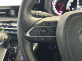 運転中、オーディオの操作をしてて、ハッとしたことはありませんか?ステアリングスイッチは、運転中でもハンドルでオーディオの操作が可能です。安全なドライブをサポートします。