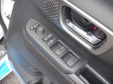 運転席ドアスイッチ。オートリトラミラー搭載。