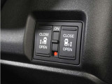 ◆両側電動スライドドア◆狭い駐車場でも乗り降りが楽々♪お子様が隣の車にドアを当ててしまう心配もございません!小さなお子様連れの方もこれで安心。