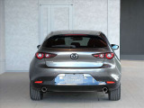 後ろも見やすいハッチバック!リアデザインまで拘るMAZDAデザインを是非ご覧ください!