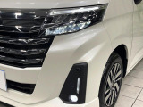 【LEDヘッドライト】悪天候や夜間走行時も良好な視界を確保し安心して運転できる高輝度LEDヘッドライトを装備!点灯速度が早く、消費電力も抑えられています。
