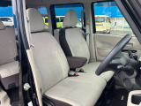 運転席は足元広々です。リラックスして運転できますね。
