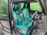 運転席シート廻りは使用感も少なく、良好な状態となっています。前オーナー様が丁寧に使っていたことがよくわかりますね。