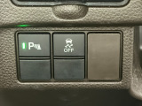 パーキングセンサーもついておりますので駐車などが苦手な方も安心して運転が可能です。