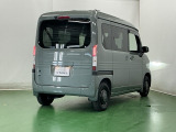 後席の窓には外から車内が見えにくくなるプライバシーガラスを採用。周りを気にせずリラックスして過ごせます
