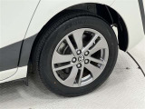 タイヤサイズは185/60R15!純正アルミホイール!残り溝は5ミリ程度です!