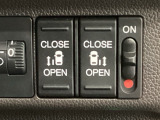 【両側パワースライドドア】両側がパワースライドドアになっており、運転席のスイッチやスマートキーでも開閉が可能です!開口部も広いので乗り降りも楽々♪