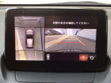 車体がシースルー(透過)して周囲の見通しを高めた設計の『360&deg;シースルービューモニター』を搭載。大きな車体でも、上空から見下ろす正確な視点で、狭い道や駐車をサポートします。