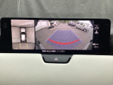 狭い場所での駐車やすれ違いなどでより的確な運転操作に役立つ360&deg;ビューモニターが装備されています。