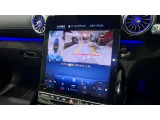 【360度カメラシステム】リバースと連動し、車両後方の映像をディスプレィに表示歪みの少ないカメラにより鮮明な画像で後退の運転操作をサポートします。