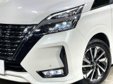 【シーケンシャルターンランプ付きLEDヘッドライト】人気の『流れるウィンカー』付きのLEDヘッドライトを装備♪高級感はもちろん、点灯時は存在感たっぷりで他車からも認識されやすく安心です。