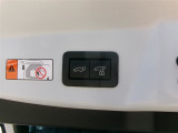 パワーバックドア機能付きです。高さや重さでバックドアの開閉って意外と大変ですが、電動で楽々です!
