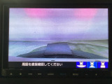 【バックカメラ】運転が苦手な方も車庫入れラクラクです!ギアをリバースに入れれば自動的に切り換わりますので、面倒な操作は不要です♪狭い駐車場もお車を傷つけず安心ですね!