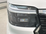 LEDヘッドライトは、点灯の瞬間から最大光量を発揮し、突然暗くなるトンネルなどでの安定感を高めます。