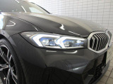 BMWの伝統的なヘッドライト・デザインは『コロナ・リング』と言われる左右4灯ヘッドライトをモチーフにしています。キドニーグリルと相まって、ひと目でBMWだとわかるデザインになっています。