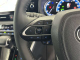 運転中、オーディオの操作をしてて、ハッとしたことはありませんか?ステアリングスイッチは、運転中でもハンドルでオーディオの操作が可能です。安全なドライブをサポートします。