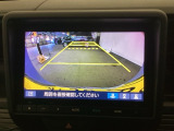 バックモニター付きで、車庫入れやバック時の後方確認をサポート。