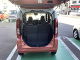 4名乗車、荷室スペースを優先した状態です。たくさん荷物を載せられます。