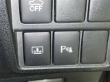 コーナーセンサーを車の前後に装備。障害物までの距離に応じて警告音を変えてお知らせ。縦列駐車時や駐車場・車庫などでの取り回しをサポートします。詳細は販売店スタッフまでおたずねください。