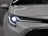 LEDヘッドランプには「オートマチックハイビームシステム」を搭載。夜間走行時にハイビームで走行可能と判断した場合、ロービームとハイビームを自動的に切り替え、前方視界確保をアシストします。