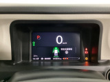 デジタル表示のスピードメーターとタコメーター、燃費やオドメーターなどの表示の他に、ホンダセンシング機能などの表示もできる多機能なマルチインフォメーション・ディスプレイです。