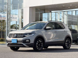 しっかりとしたプレスラインもVWの特徴です。光のゆがみがないきれいなボディが品質の高さの象徴です!