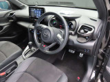 別角度からの運転席の画像です。