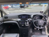 視点が高く、周りが見えやすいシート位置となっております。運転する時の眺めもいいですよ♪アームレストもあるので、長時間ドライブが楽しくなりますね!